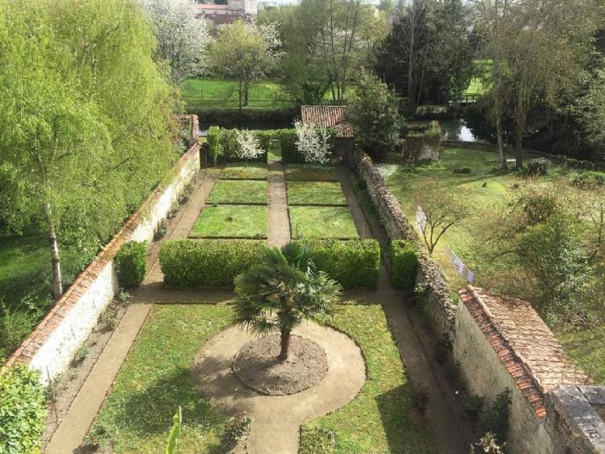 Les Jardins De La Seugne Appartement Jonzac Buitenkant foto