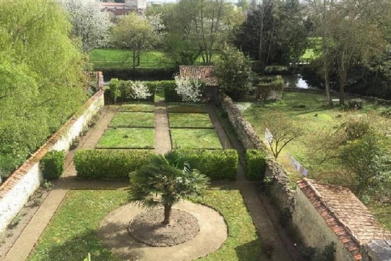 Les Jardins De La Seugne Appartement Jonzac Buitenkant foto